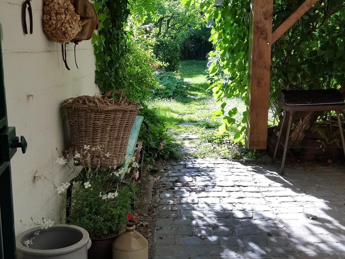 Au Troubadour Bed & Breakfast Lille 3*,