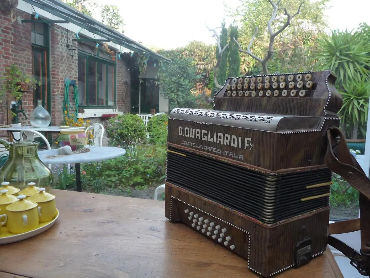Au Troubadour Bed & Breakfast Lille